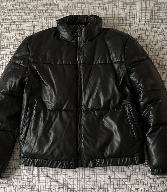 plumas piel sintetica negro