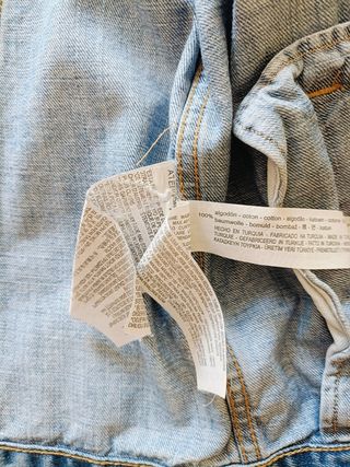 Cazadora vaquera con "rotos"Zara