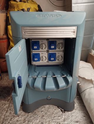 Distribuidor luz y Agua