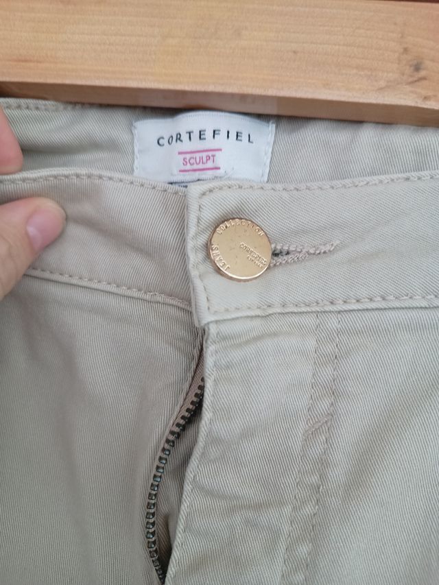 Pantalón pirata beige