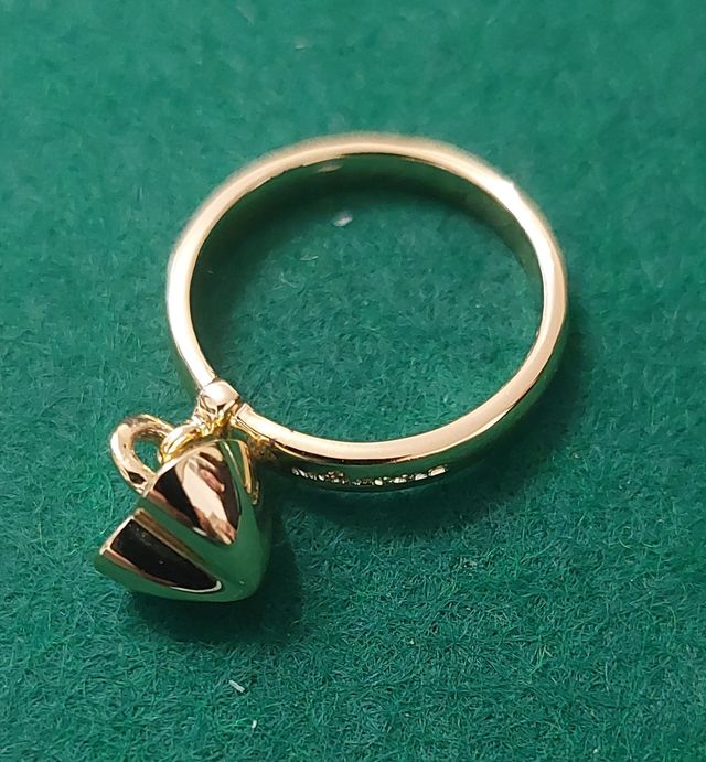 Anello in oro molecolare con pendente forma cuore