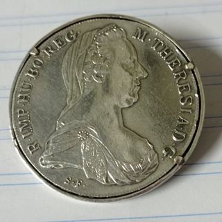 Antigua pareja de monedas de plata