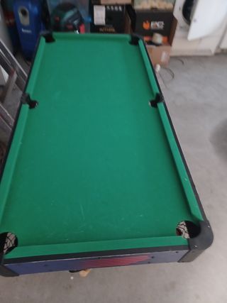 Billar y futbolin ......niños.