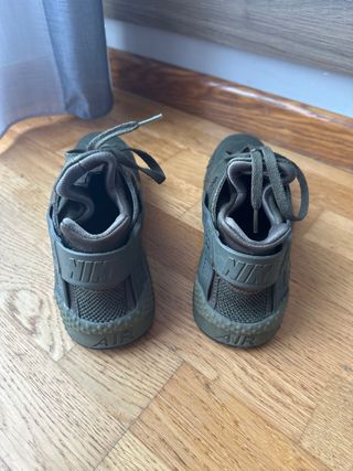 Nike Air Huarache verde militar talla 44