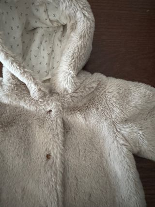 Buzo Zara efecto pelo capucha abrigo bebé