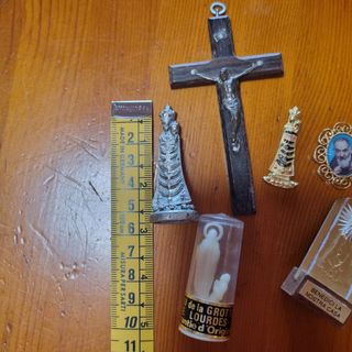 Lote religioso antiguo