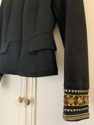 Chaqueta de ante negro de Zara talla XS