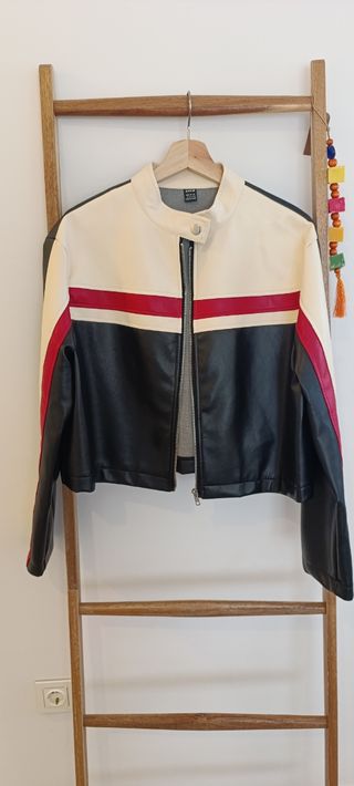 Chaqueta crop motorista.