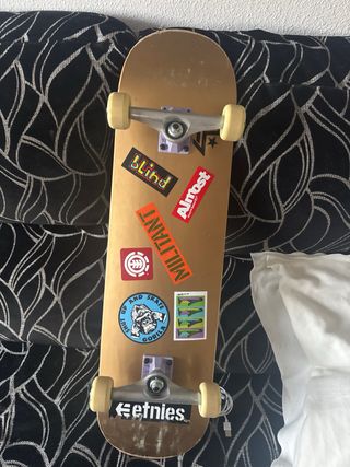 Skate nuevo con ruedas y lija nueva