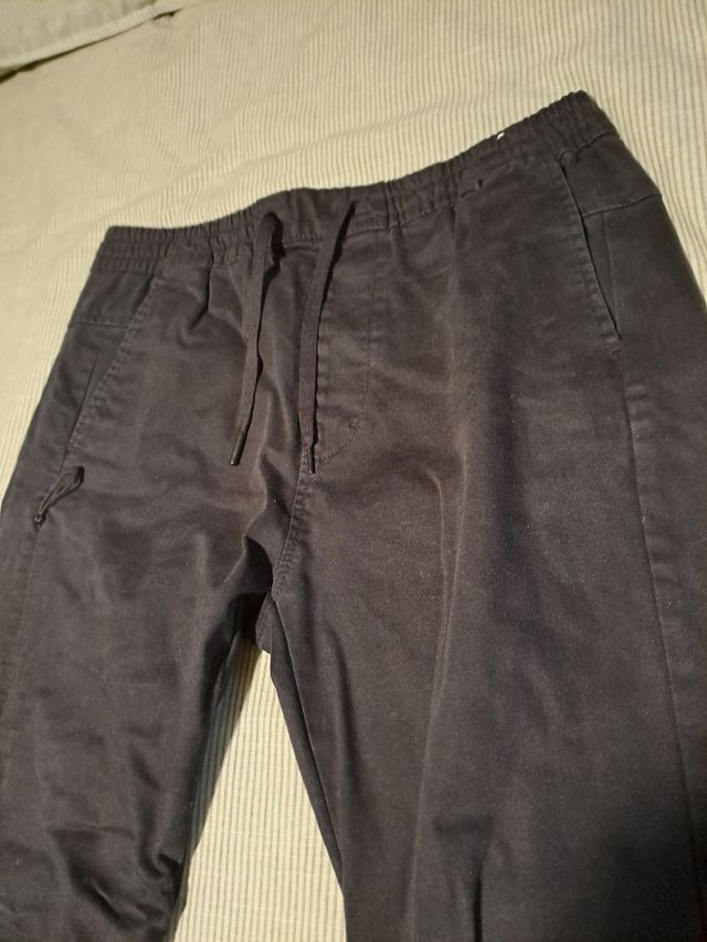 Pantalón negro Pull and Bear talla M