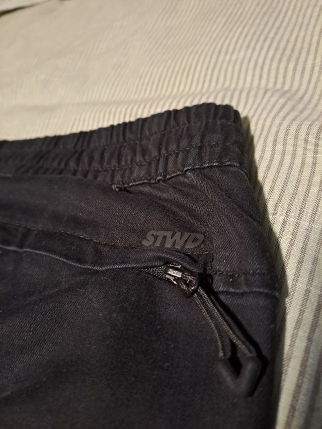 Pantalón negro Pull and Bear talla M