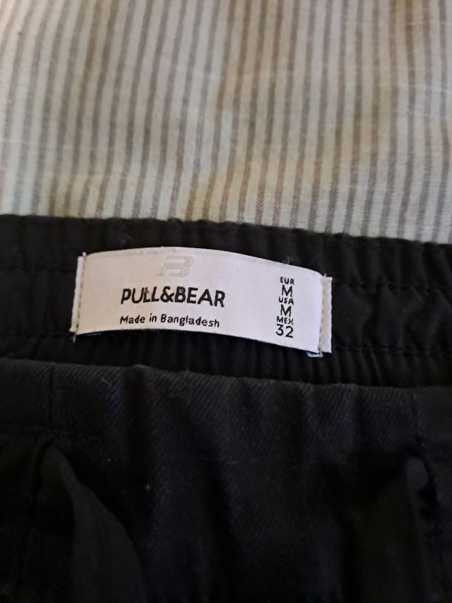 Pantalón negro Pull and Bear talla M