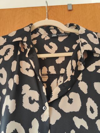 Camisa animal print Zara 