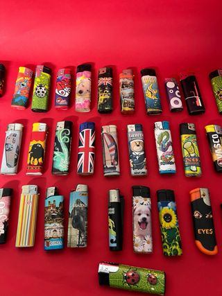 Collezione di 37 accendini