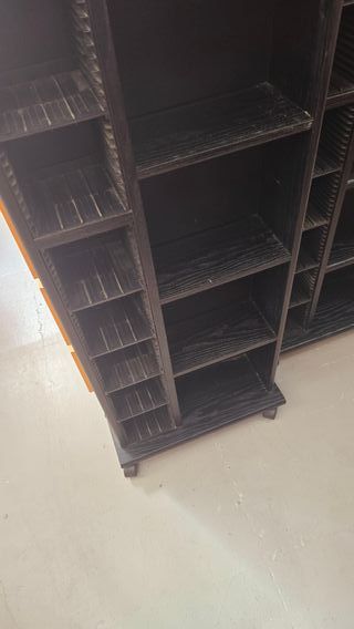 PAREJA DE MUEBLES NEGROS PARA CDS