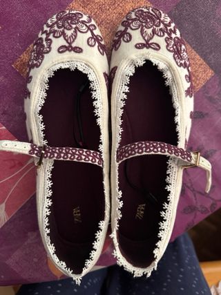 Bailarinas con detalles de bordado