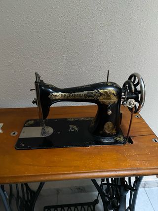 Maquina de coser antigua