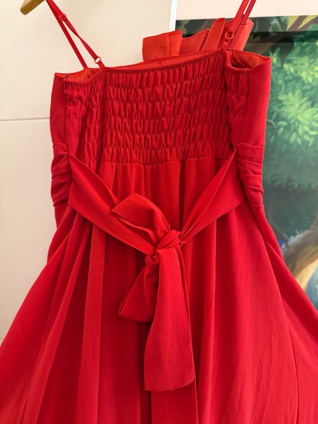 Elegante y precioso  nuevo vestido ECI solo 50