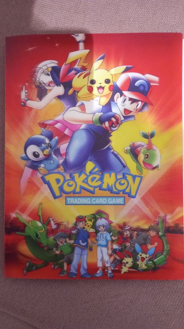 Album de POKEMON TRADING.Lleno de cromos.