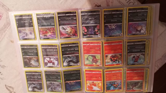 Album de POKEMON TRADING.Lleno de cromos.