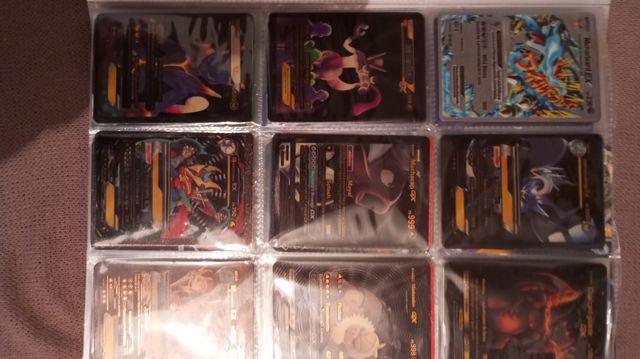 Album de POKEMON TRADING.Lleno de cromos.