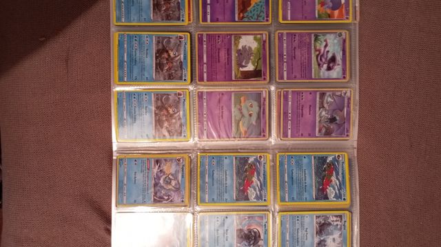 Album de POKEMON TRADING.Lleno de cromos.