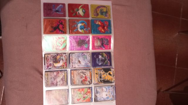 Album de POKEMON TRADING.Lleno de cromos.