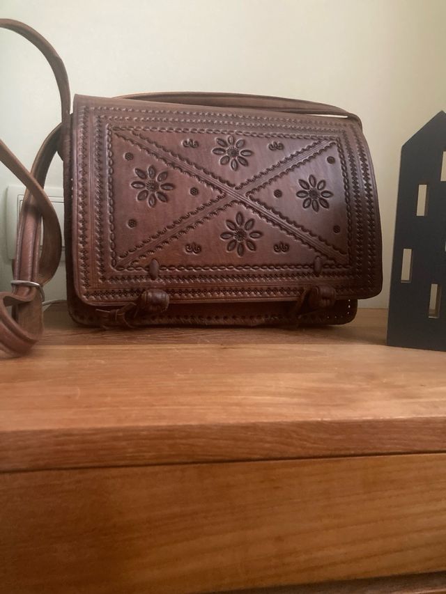 Bolso de piel hecho a mano