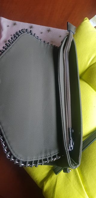 Borsa tracolla in simil pelle gommata verde