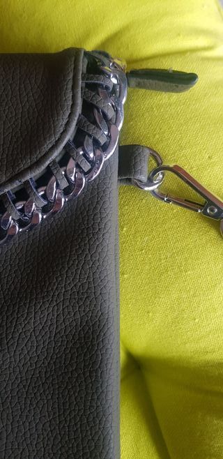 Borsa tracolla in simil pelle gommata verde