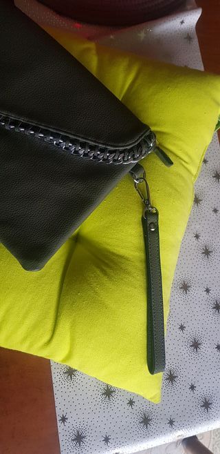 Borsa tracolla in simil pelle gommata verde