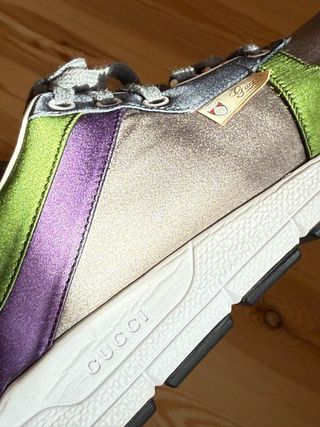 Zapatillas Gucci exclusivas en satén de seda