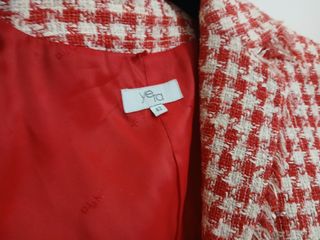 Chaqueta de vestir de Yera, corte tipo Chanel.