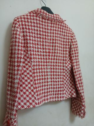 Chaqueta de vestir de Yera, corte tipo Chanel.