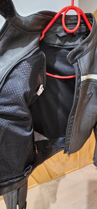 Chaqueta y pantalón Dainese