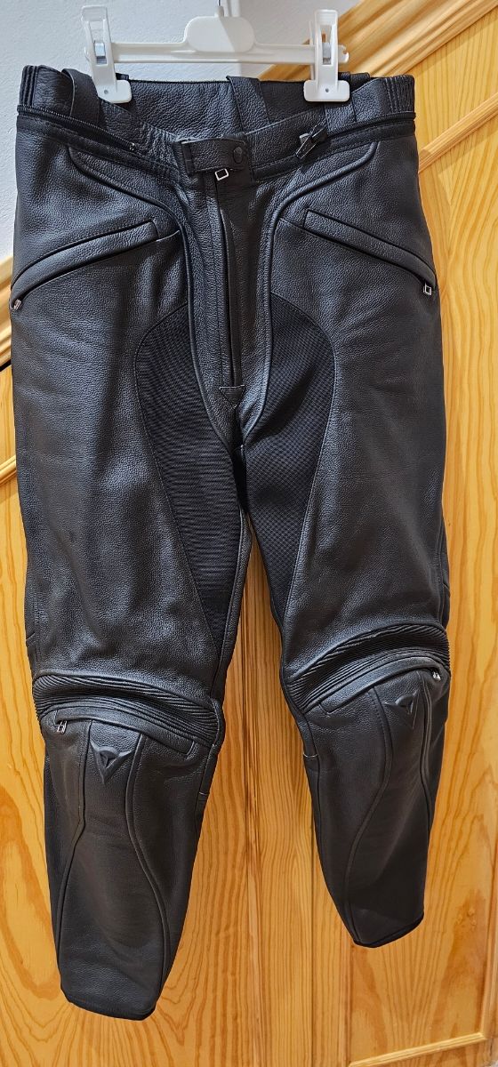 Chaqueta y pantalón Dainese