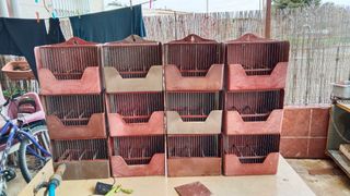 Jaulas con su cajoneras de jigeros 