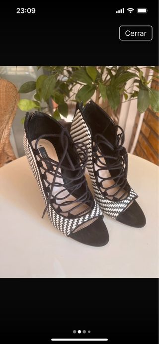 Zapato Zara blanco y negro