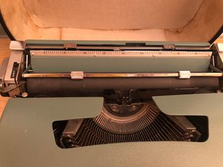 Máquina de escribir Olivetti Lettera 32