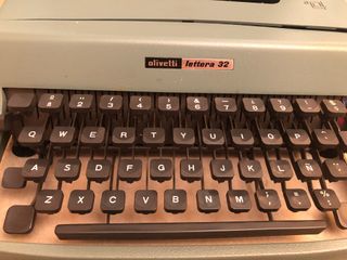 Máquina de escribir Olivetti Lettera 32