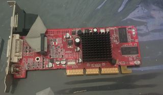 Vendo T.Grafica ATI Radeon 9200 AGP a 12