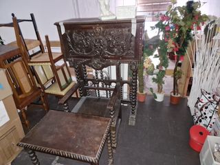 Bargueño más silla y mesa