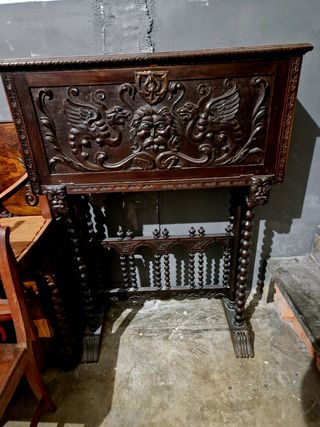 Bargueño más silla y mesa