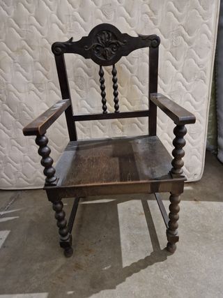 Bargueño más silla y mesa