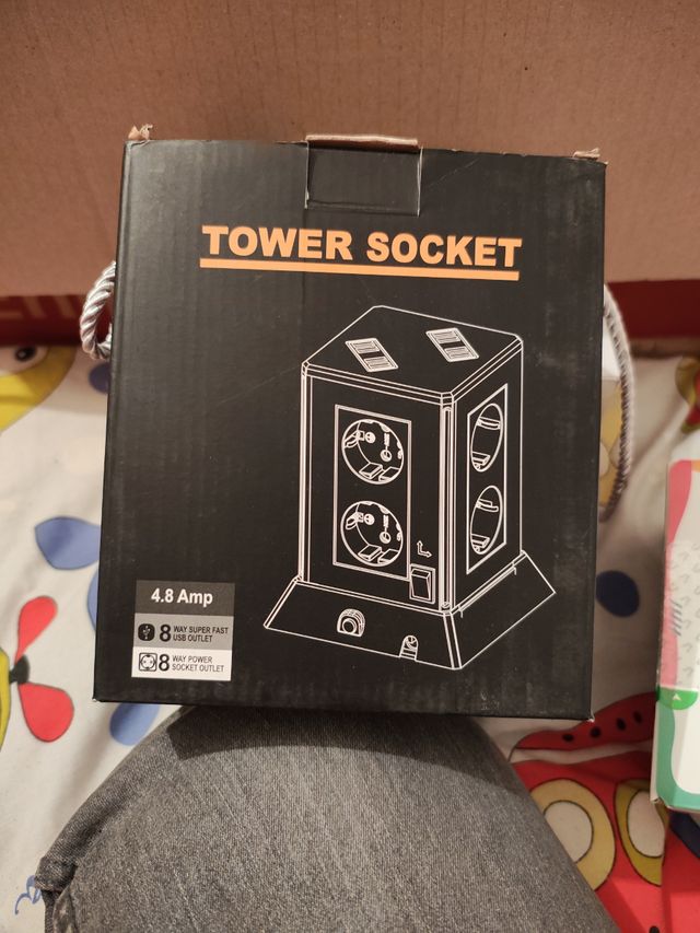 Regleta vertical 8 tomas más 8 usb