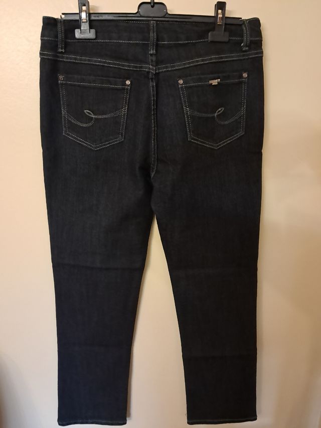 Pantalón vaquero de mujer. Sin estrenar