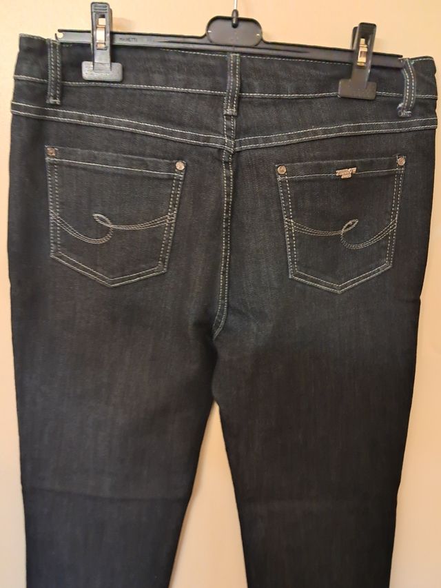 Pantalón vaquero de mujer. Sin estrenar