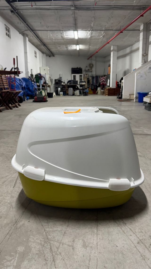 Caja de arena para gato en buen estado