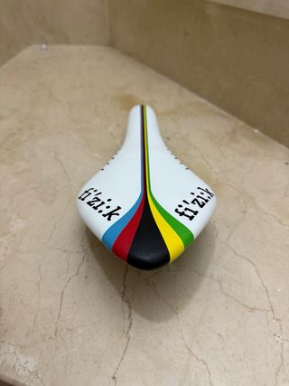 Sillin fizik arione cx world cup NUEVO fi’zi:k