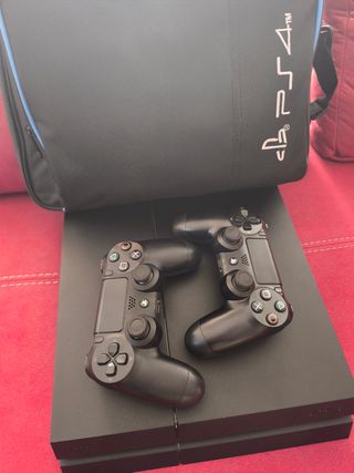 Play Station 4 500gb 2 mandos